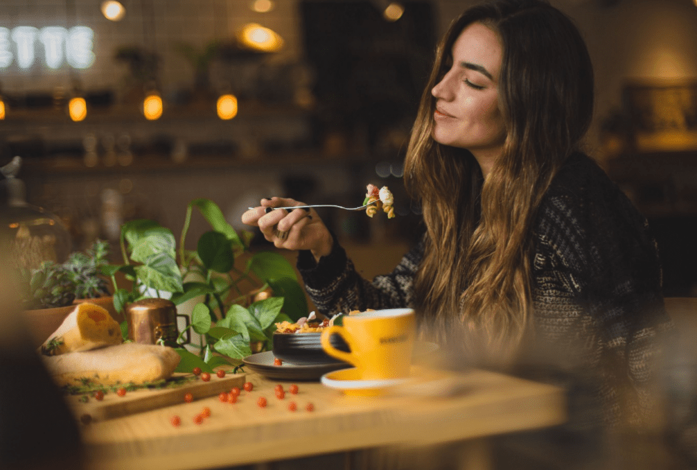 Eating healthy to look younger naturally
