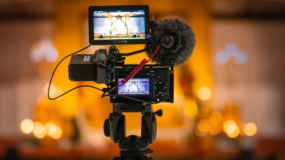 Freelance Videographer Hourly Rate: image of a camera