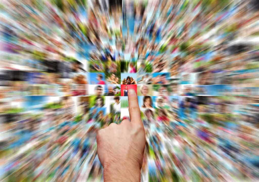 Finding direct clients with one's finger online