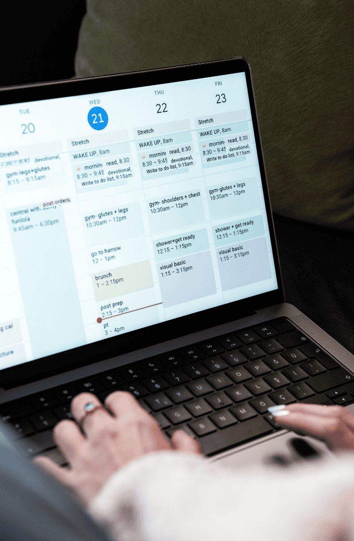 How to get freelance clients as a virtual assistant by offering calendar management and scheduling support.
