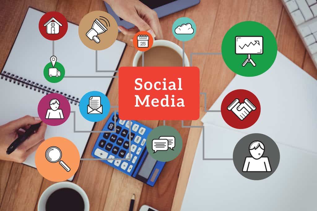 Infographic showing "Social Media" at the center connected to icons for analytics, messaging, delivery, handshake, search, and marketing, illustrating the skills covered in a social media management course.