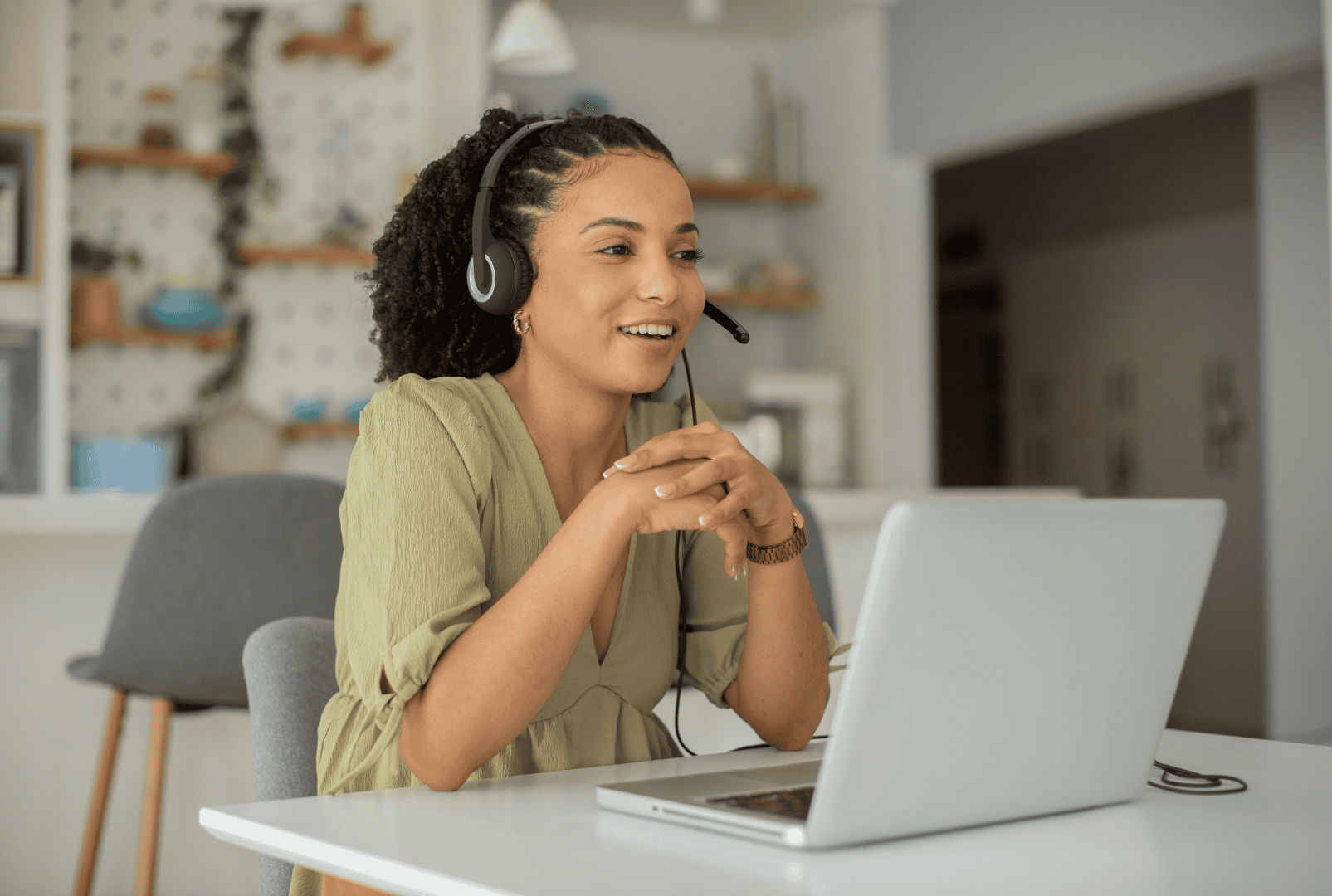 How to get freelance clients as a virtual assistant offering remote customer support and business assistance.